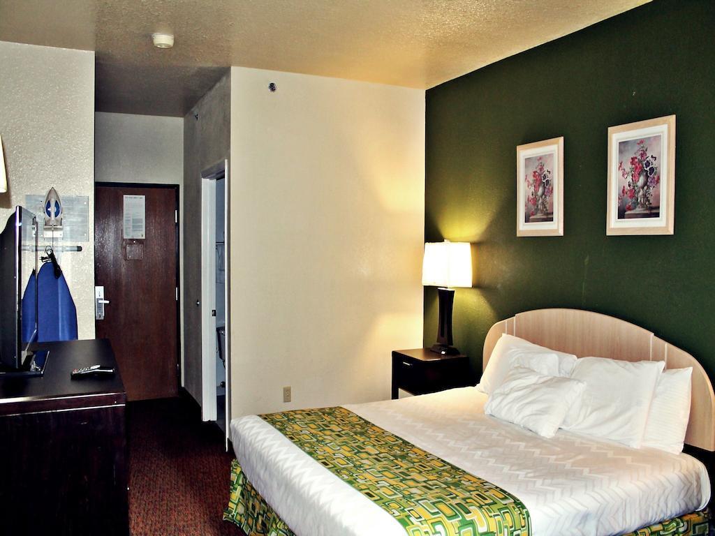 Surestay Plus By Best Western San Antonio Airport Buitenkant foto