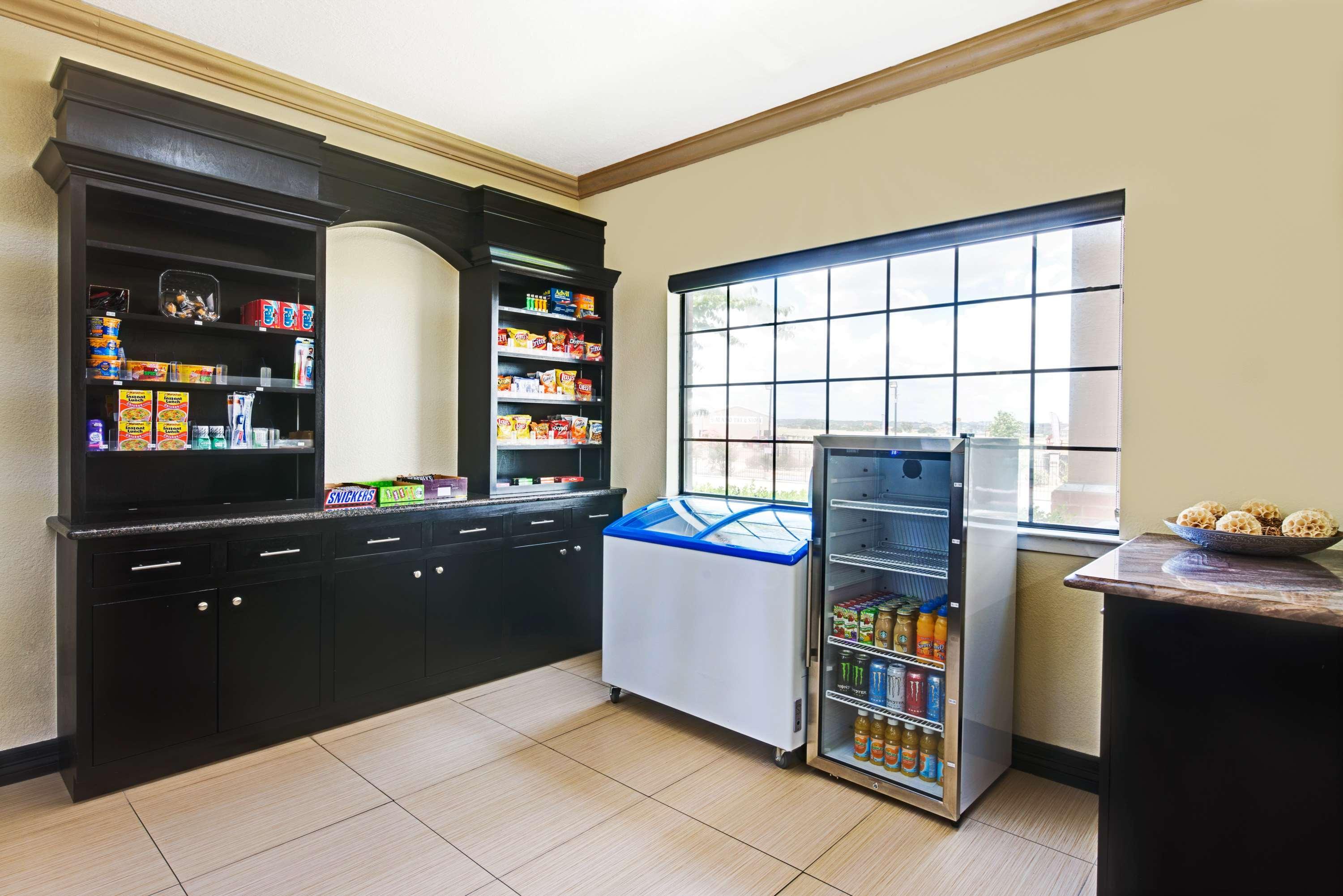 Surestay Plus By Best Western San Antonio Airport Buitenkant foto