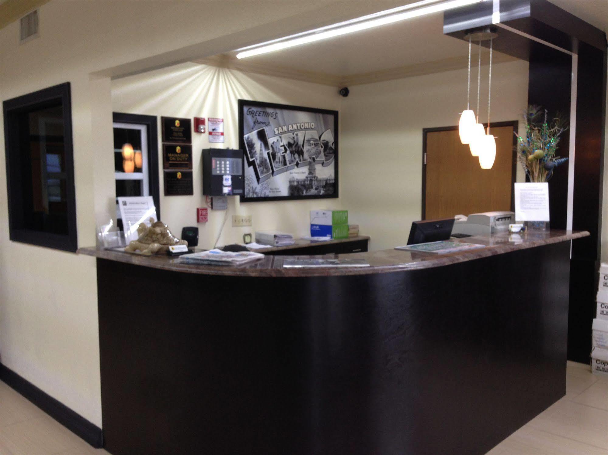 Surestay Plus By Best Western San Antonio Airport Buitenkant foto